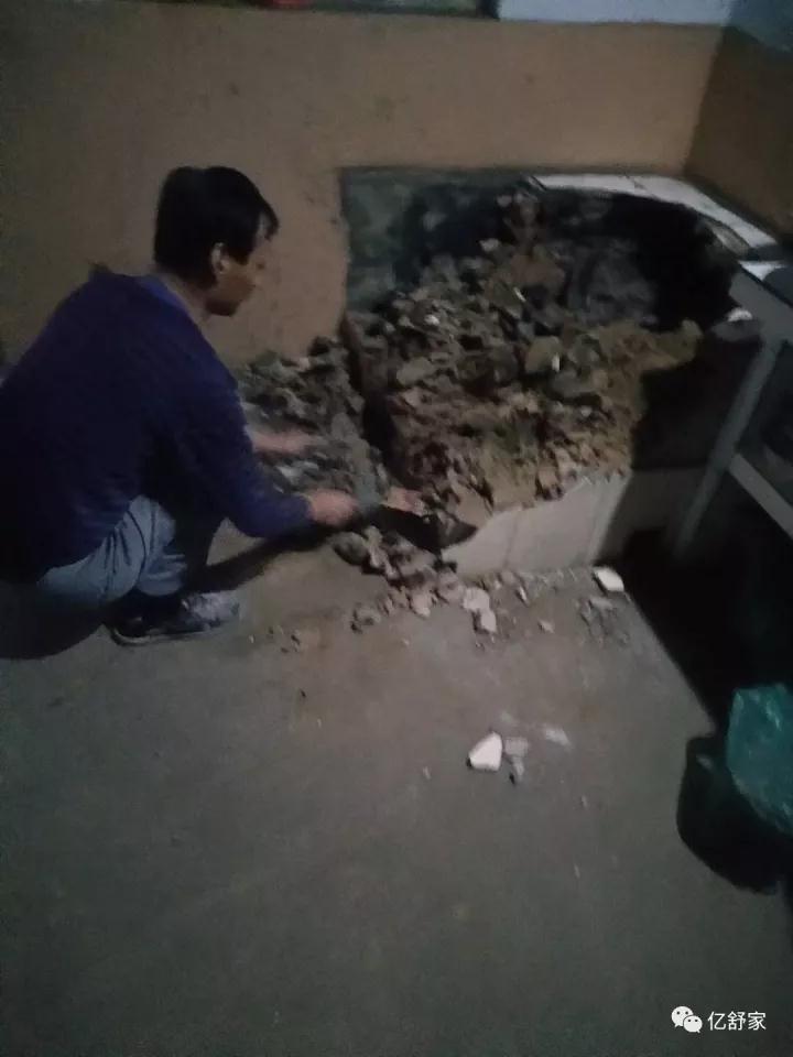 农村火炕被扒